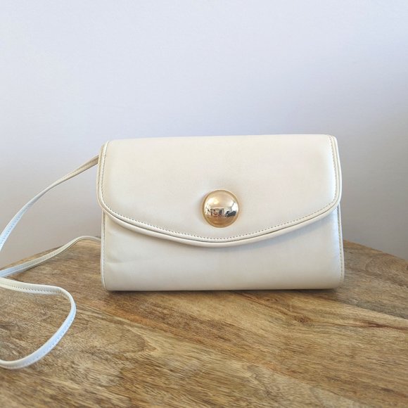 Vintage White and Gold Purse - Picture 1 of 12
